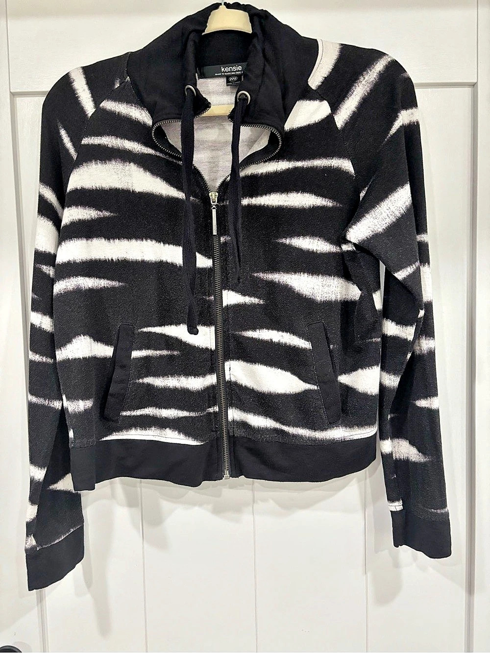 kensie Abstract Zip Jacket in Black & White Size Medium